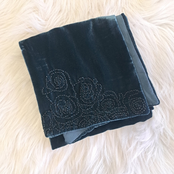 Green velvet beaded scarf - Picture 4 of 5